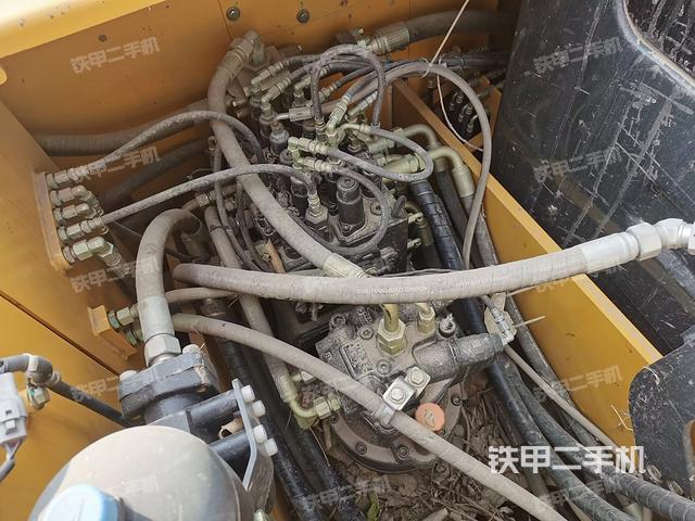 回转马达和主控阀（整机外观）