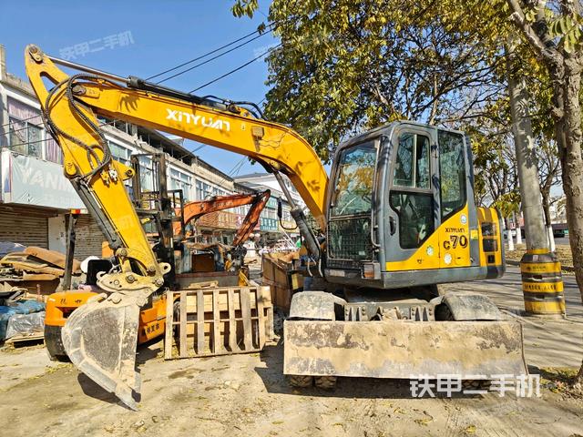新源XYB70W挖掘机