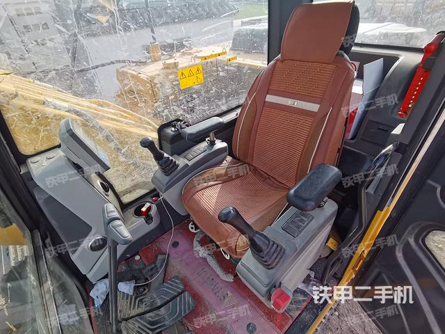 驾驶室整体（整机外观）