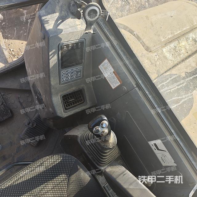 驾驶室整体（整机外观）