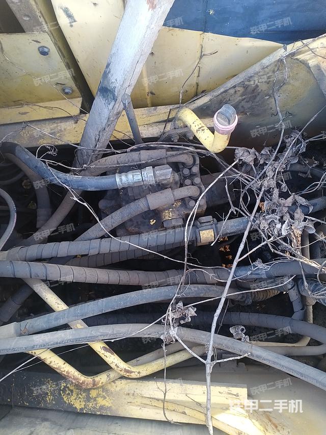 回转马达和主控阀（整机外观）