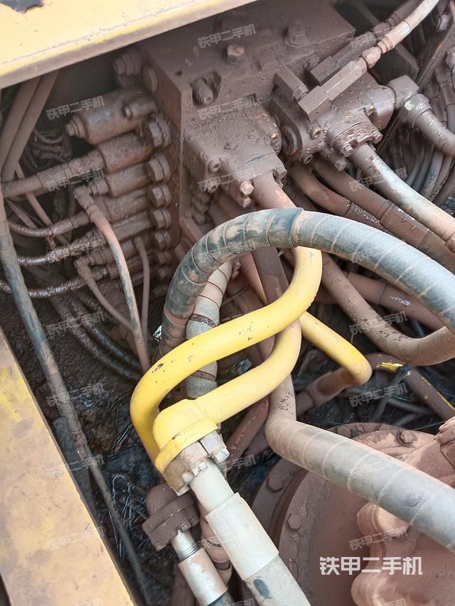 回转马达和主控阀（整机外观）