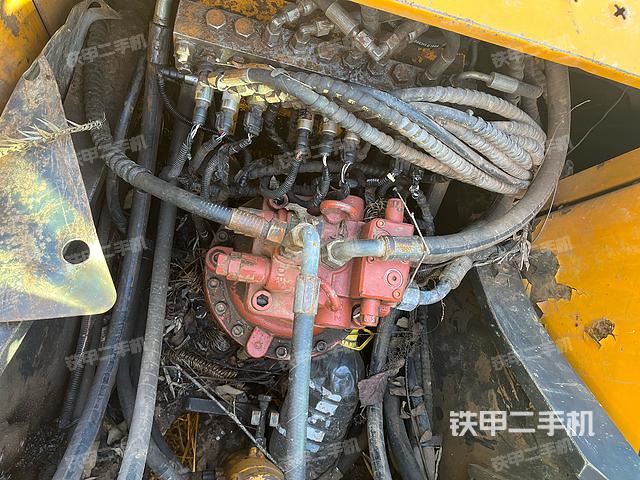 回转马达和主控阀（整机外观）