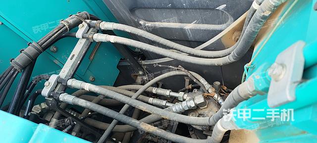 回转马达和主控阀（整机外观）