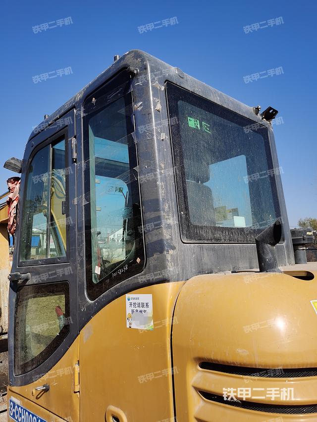 驾驶室顶部（整机外观）