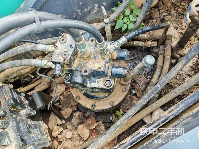 回转马达和主控阀（整机外观）