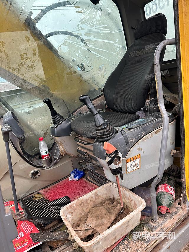 驾驶室整体（整机外观）