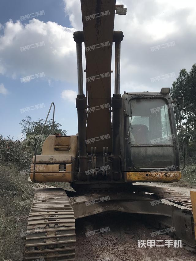 驾驶室顶部（整机外观）