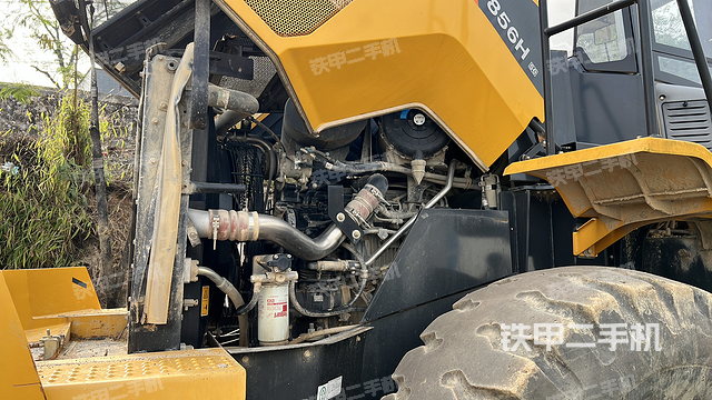 发动机左侧（整机外观及大件）