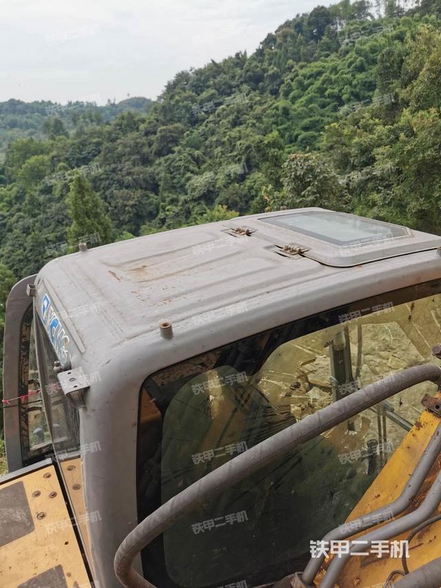 驾驶室顶部（整机外观）