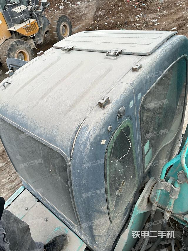 驾驶室顶部（整机外观）