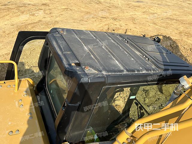 驾驶室顶部（整机外观）