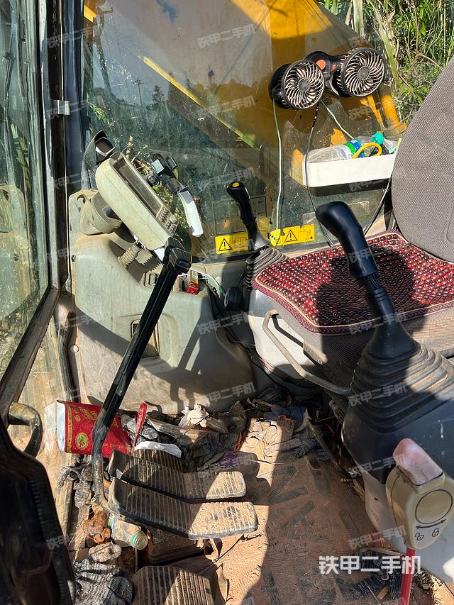 驾驶室整体（整机外观）