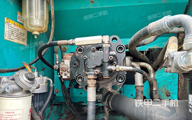 液压泵舱室正面整体（整机外观）