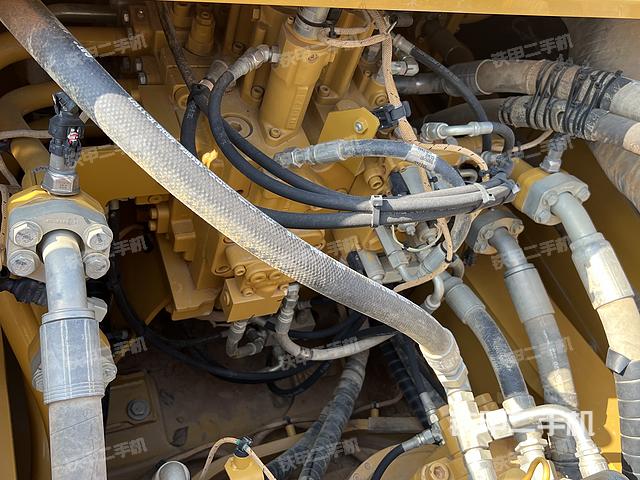 回转马达和主控阀（整机外观）