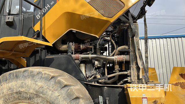 发动机右侧（整机外观及大件）