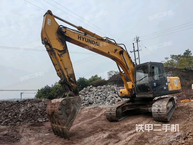 现代R225LC-7挖掘机
