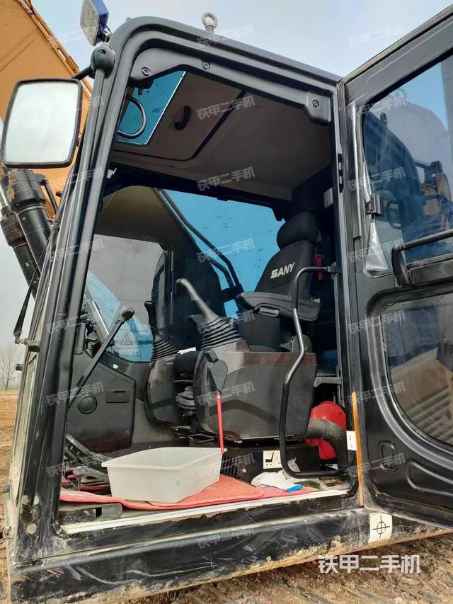 驾驶室整体（整机外观）