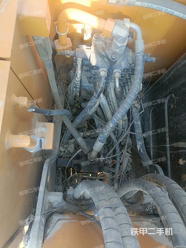 回转马达和主控阀（整机外观）