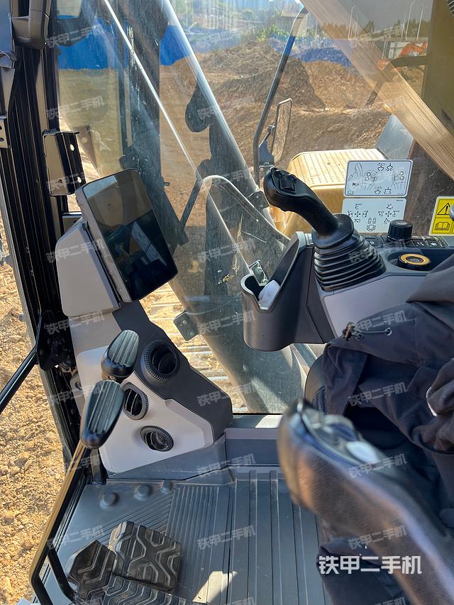 驾驶室整体（整机外观）