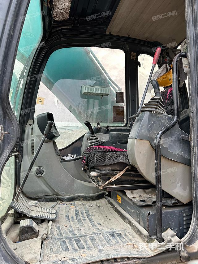 驾驶室整体（整机外观）