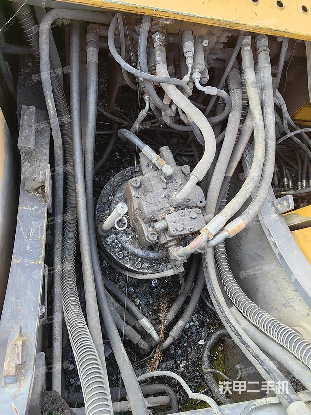 回转马达和主控阀（整机外观）