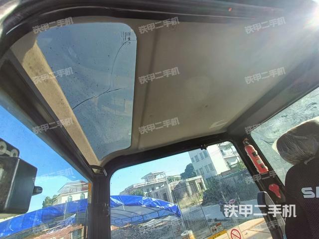 驾驶室顶部（整机外观）