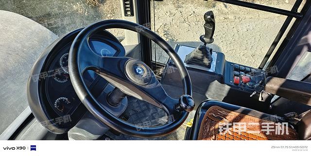 驾驶室操作台（设备外观及核心部件）