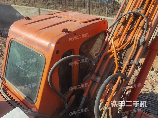 驾驶室顶部（整机外观）