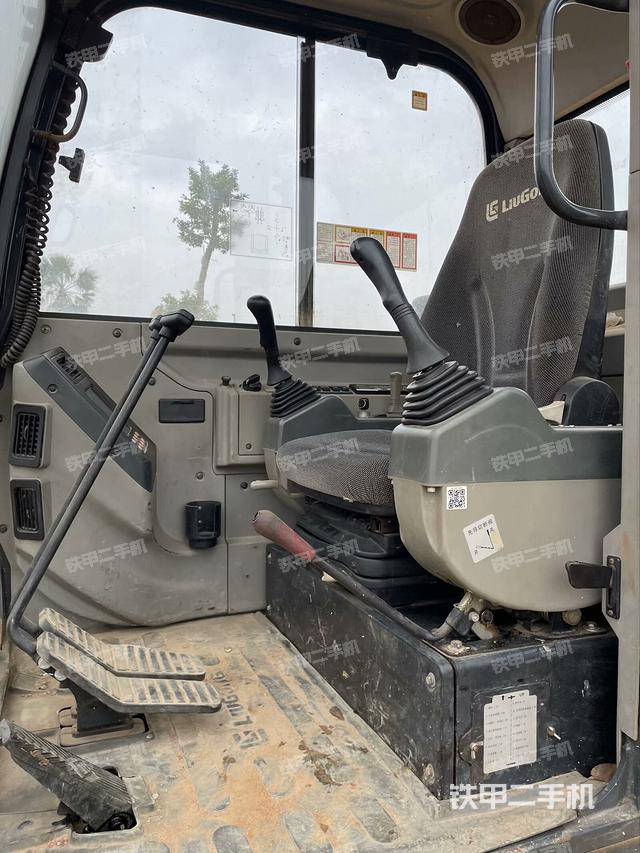 驾驶室整体（整机外观）