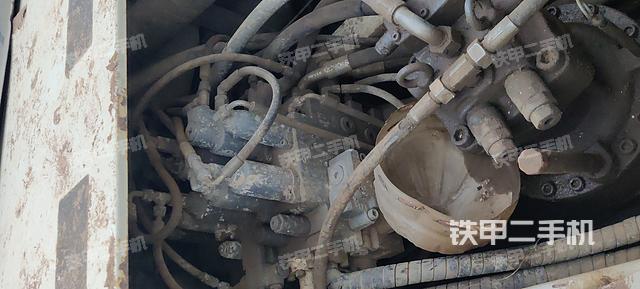 回转马达和主控阀（整机外观）