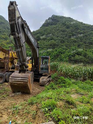 百色市出售 沃尔沃 EC240B 挖掘机