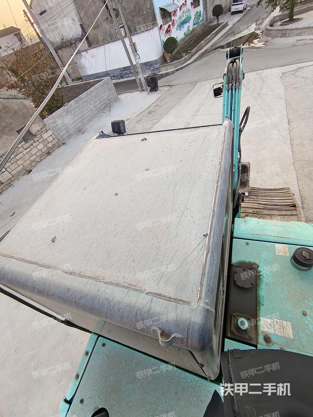 驾驶室顶部（整机外观）