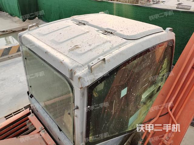 驾驶室顶部（整机外观）