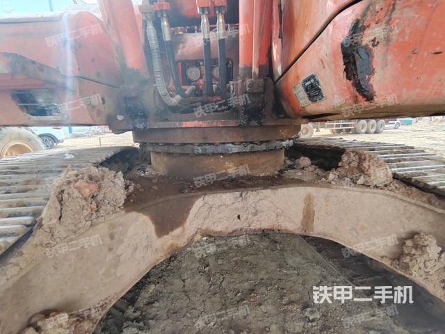 转盘和下车架正前（工作和回转装置）