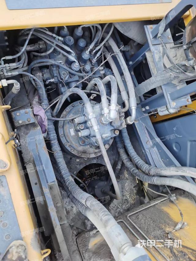 回转马达和主控阀（整机外观）