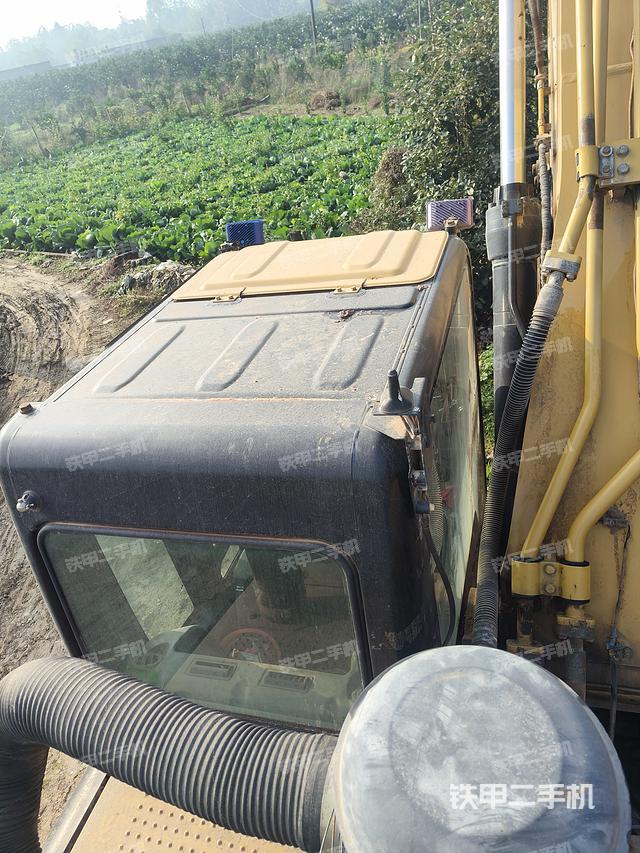 驾驶室顶部（整机外观）