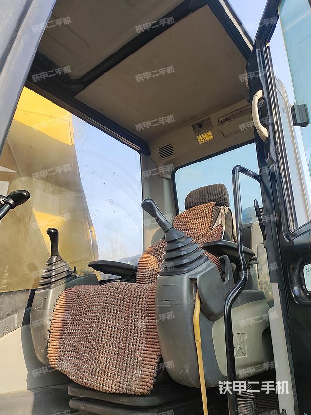 驾驶室顶部（整机外观）