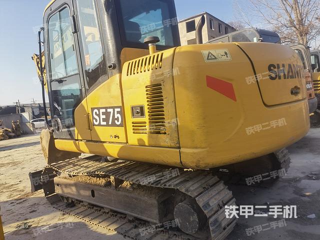 驾驶室顶部（整机外观）