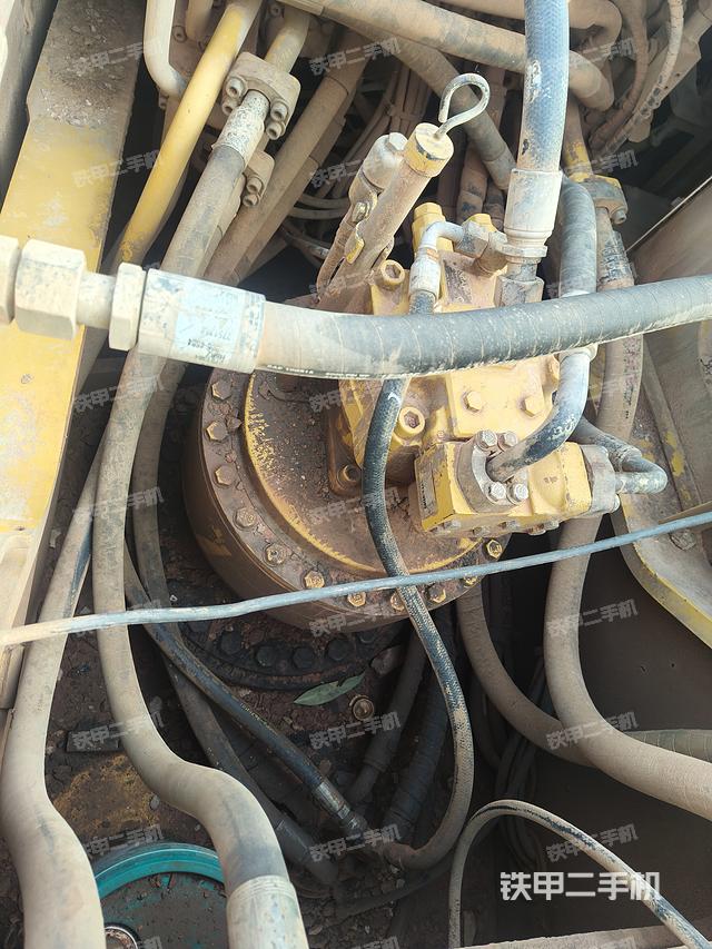 回转马达和主控阀（整机外观）