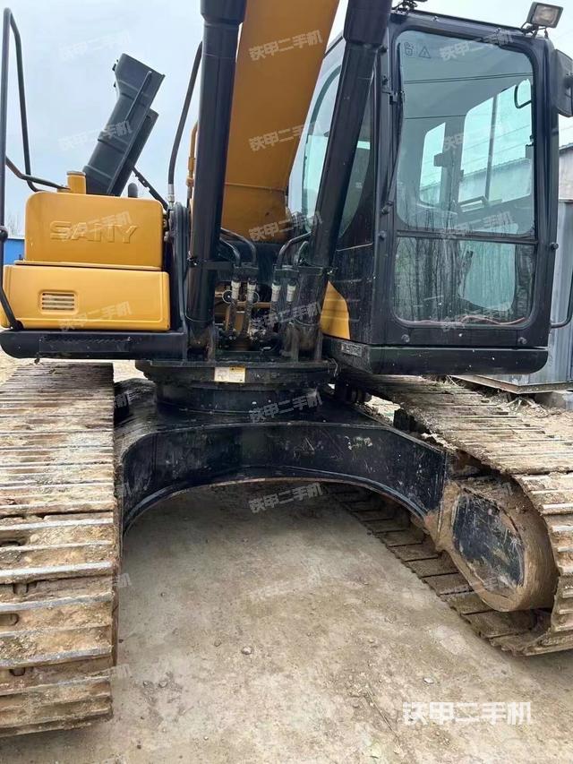 驾驶室整体（整机外观）