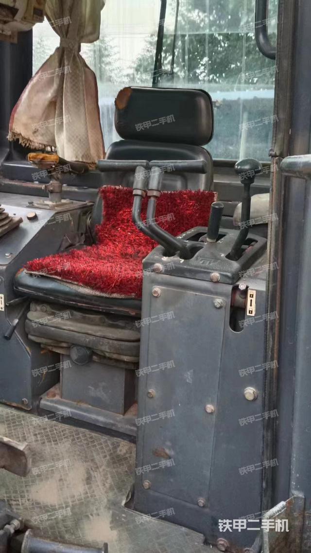 驾驶室操作台（设备外观及核心部件）