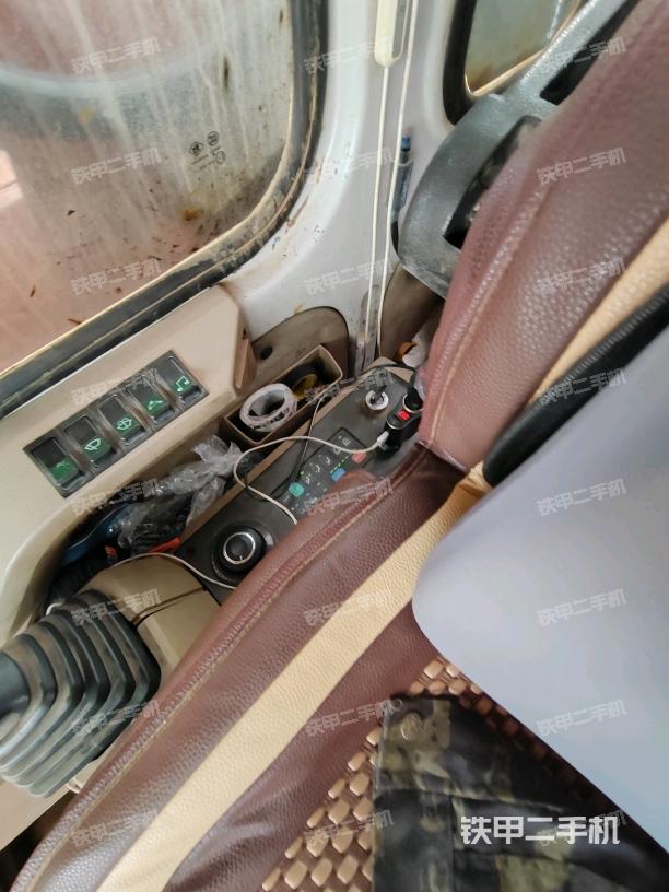 右侧玻璃角标（驾驶室部分）