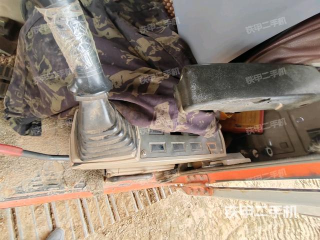 座椅右侧控制台/钥匙门/油门/含右手柄（驾驶室部分）