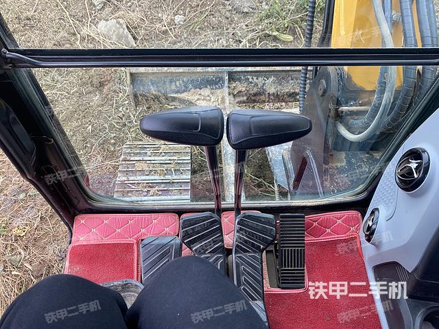 驾驶室顶部（整机外观）