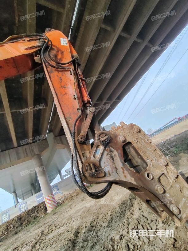 小臂整体左后（工作和回转装置）