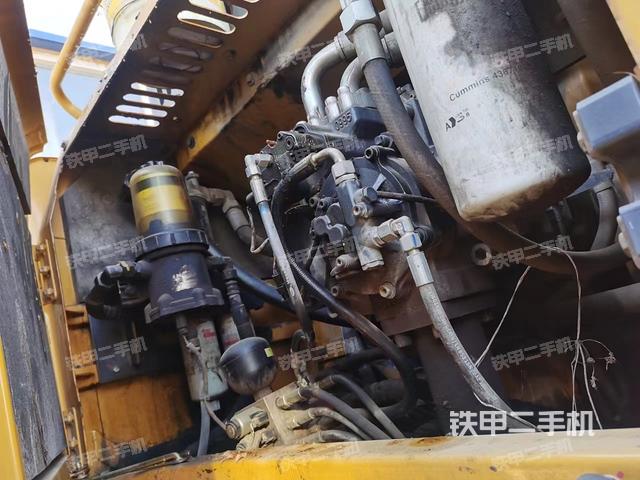 液压泵舱室正面整体（整机外观）