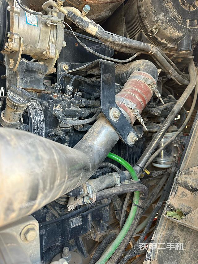 发动机右侧（整机外观及大件）