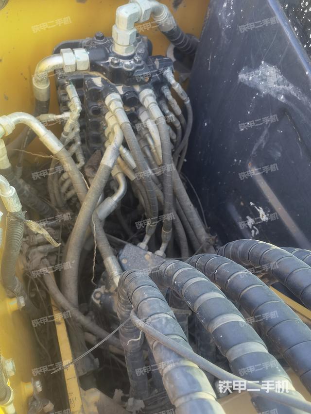 回转马达和主控阀（整机外观）