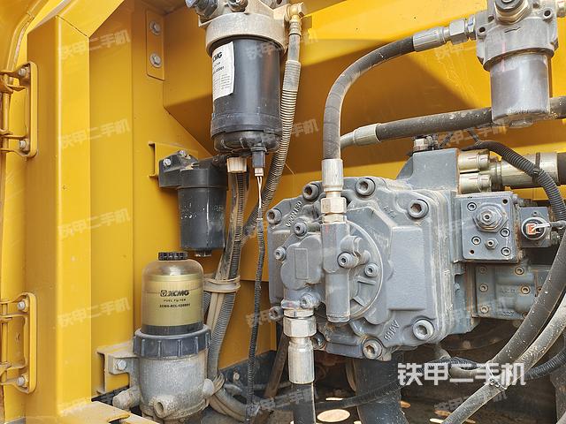 液压泵舱室正面整体（整机外观）